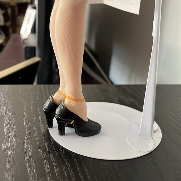 Kate Middleton “The Royal Engagement” Doll - Picture 6 of 9